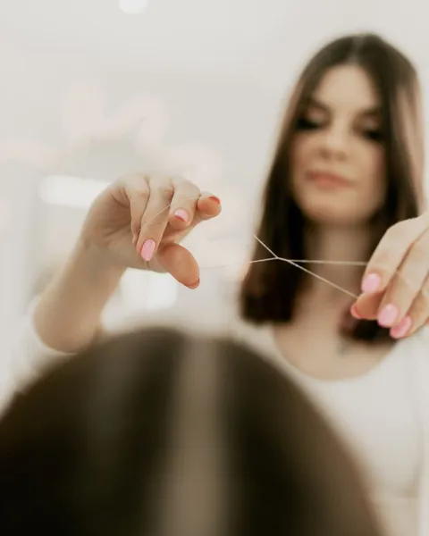 Threading (ontharen met draad)